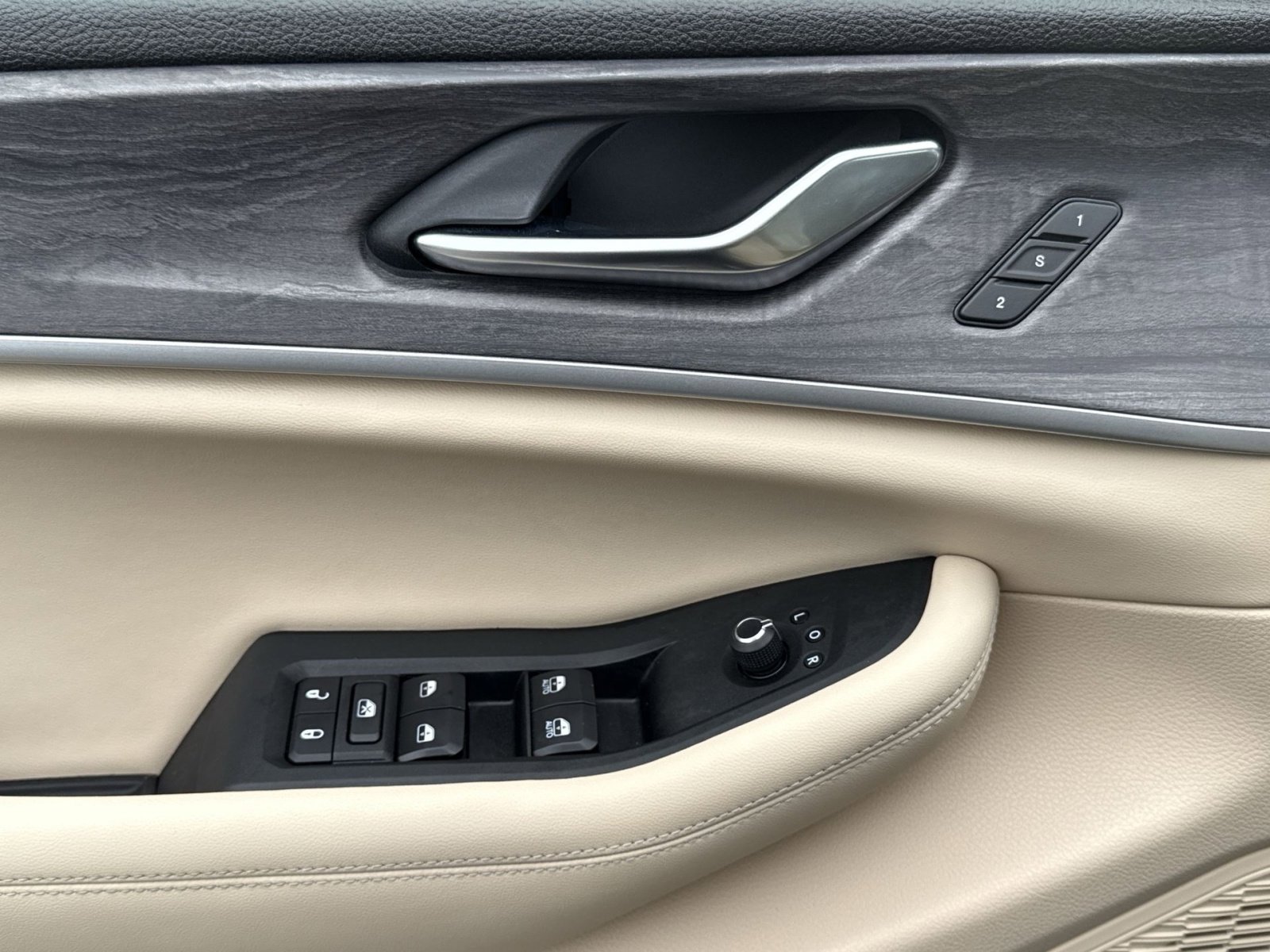 Used 2023 Jeep Grand Cherokee L Limited image 15