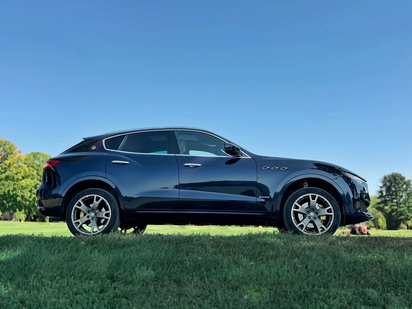 Used 2018 Maserati Levante GranLusso AWD/4WD image 19
