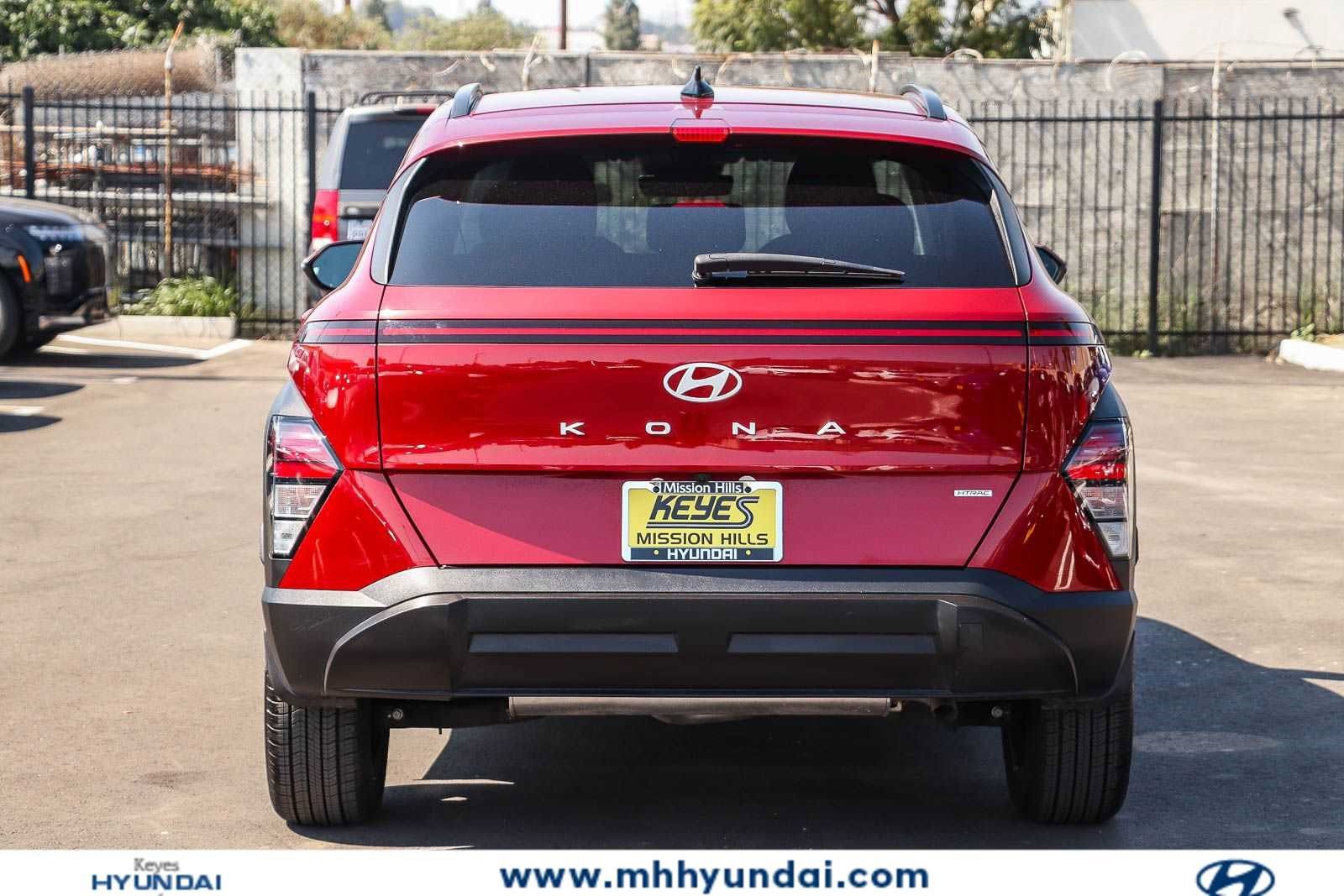 Certified 2025 Hyundai Kona SEL AWD/4WD image 3