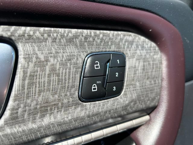 Used 2025 Ford Explorer Platinum AWD/4WD image 34
