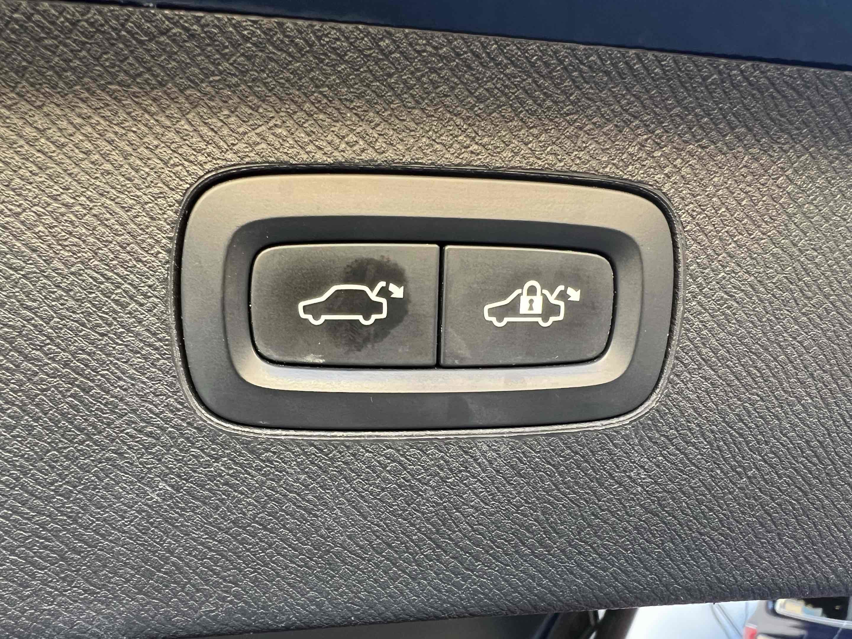 Used 2019 Volvo XC90 T6 Momentum w/ Advanced Package image 16