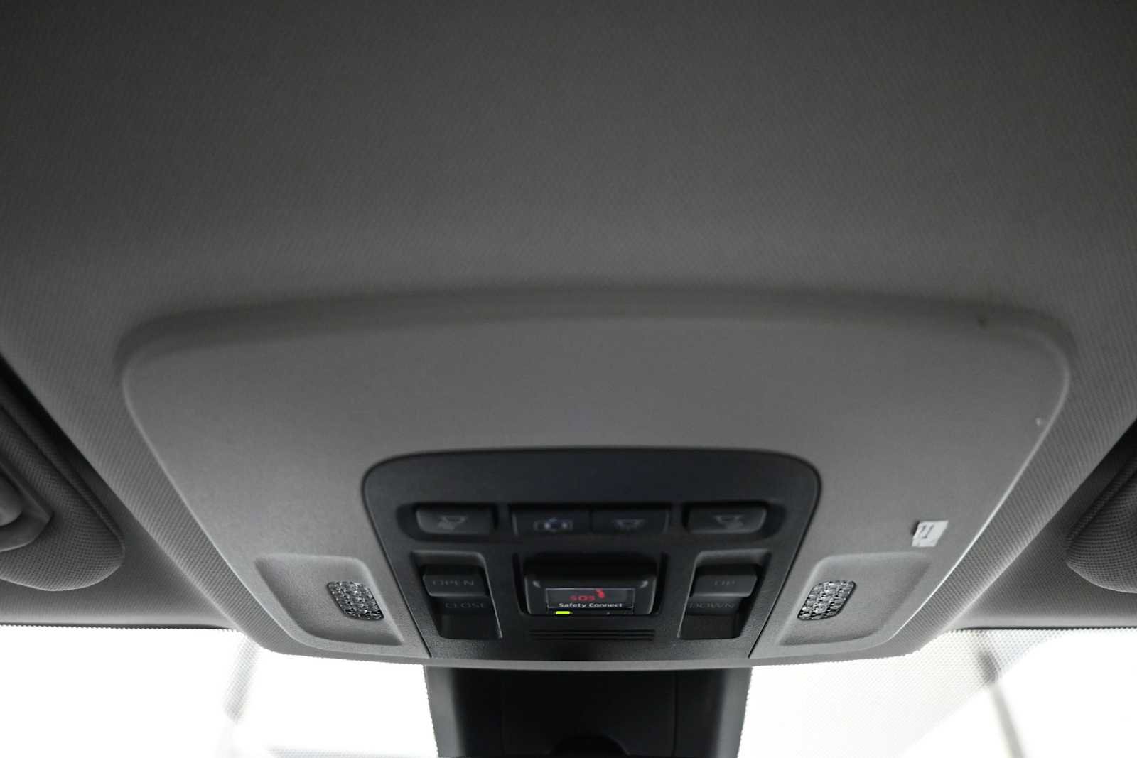 Used 2020 Toyota Camry SE w/ Convenience Package FWD image 20