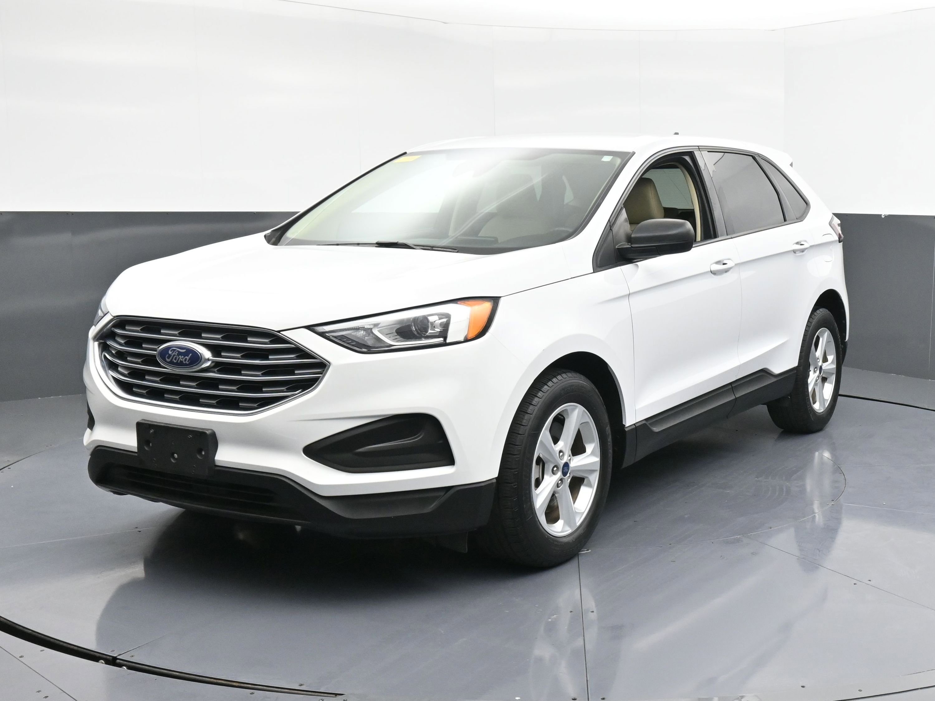 Used 2021 Ford Edge SE image 4