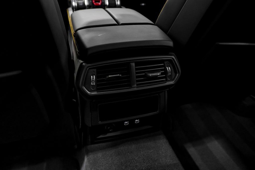 Used 2025 Lamborghini Urus SE image 38