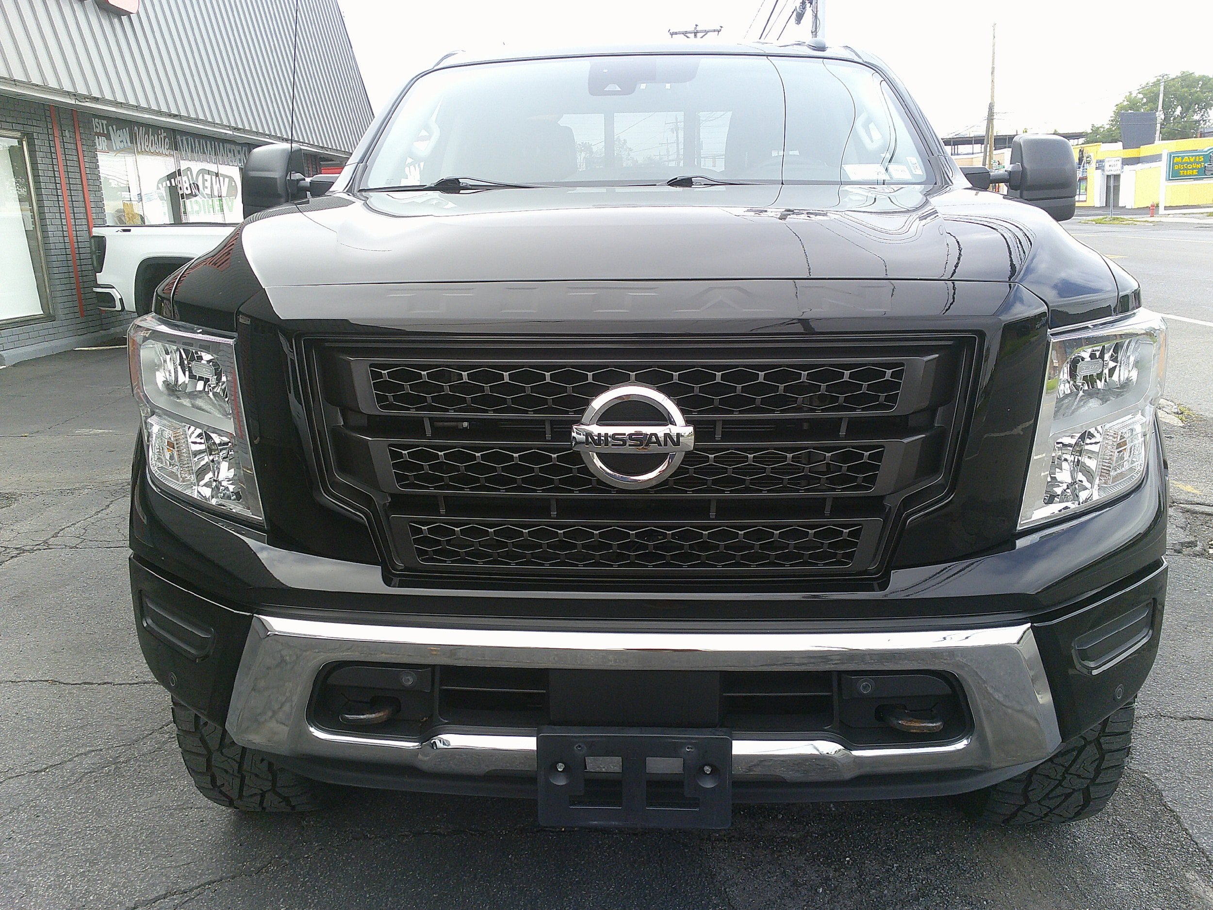 Used 2021 Nissan Titan SV w/ SV Convenience Package AWD/4WD image 17