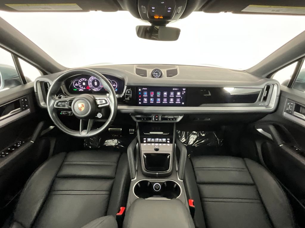 Used 2024 Porsche Cayenne Coupe image 10