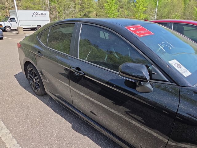 Used 2025 Toyota Camry SE image 2