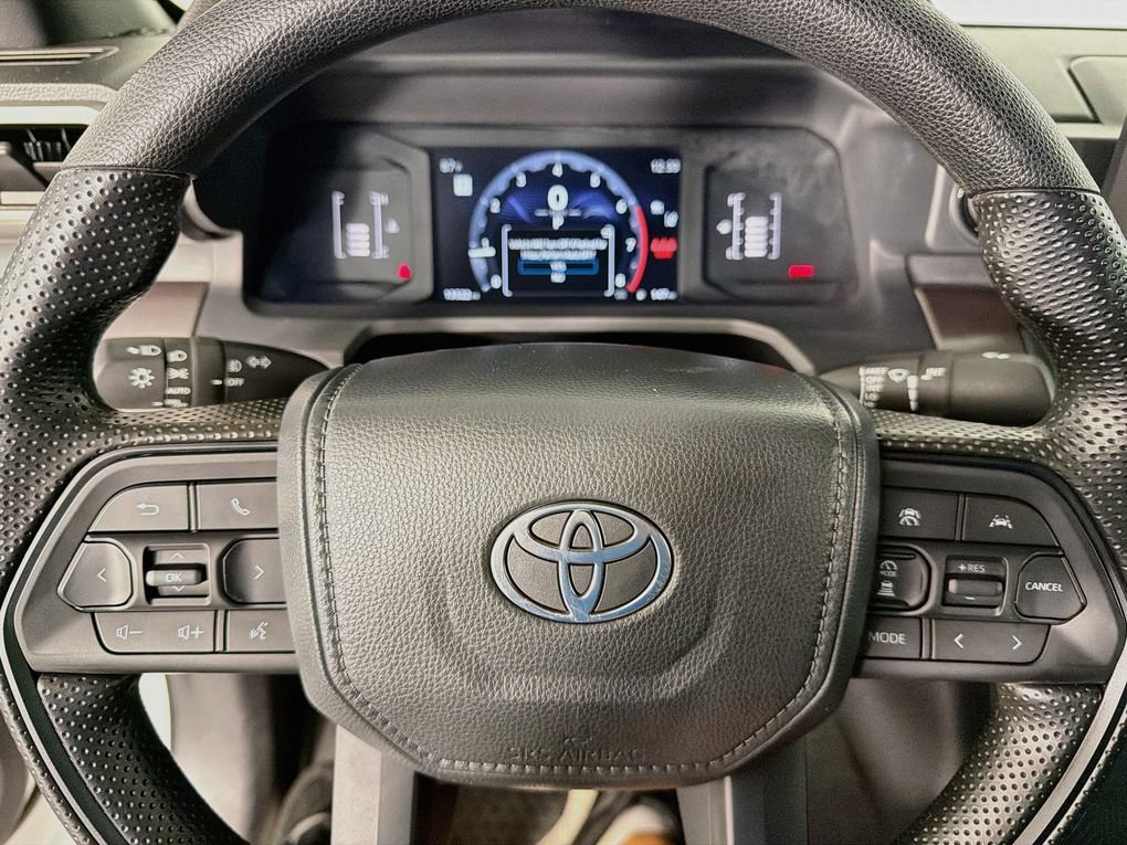 Used 2025 Toyota Tacoma SR5 AWD/4WD image 16
