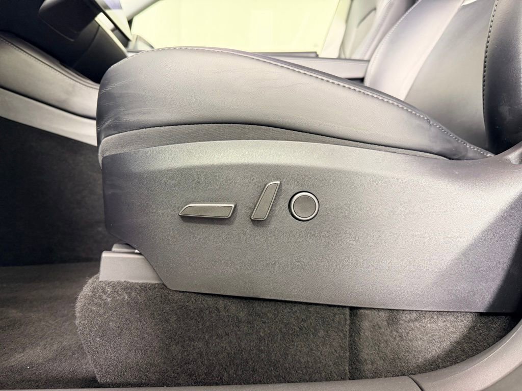 Used 2025 Tesla Model Y Long Range image 19