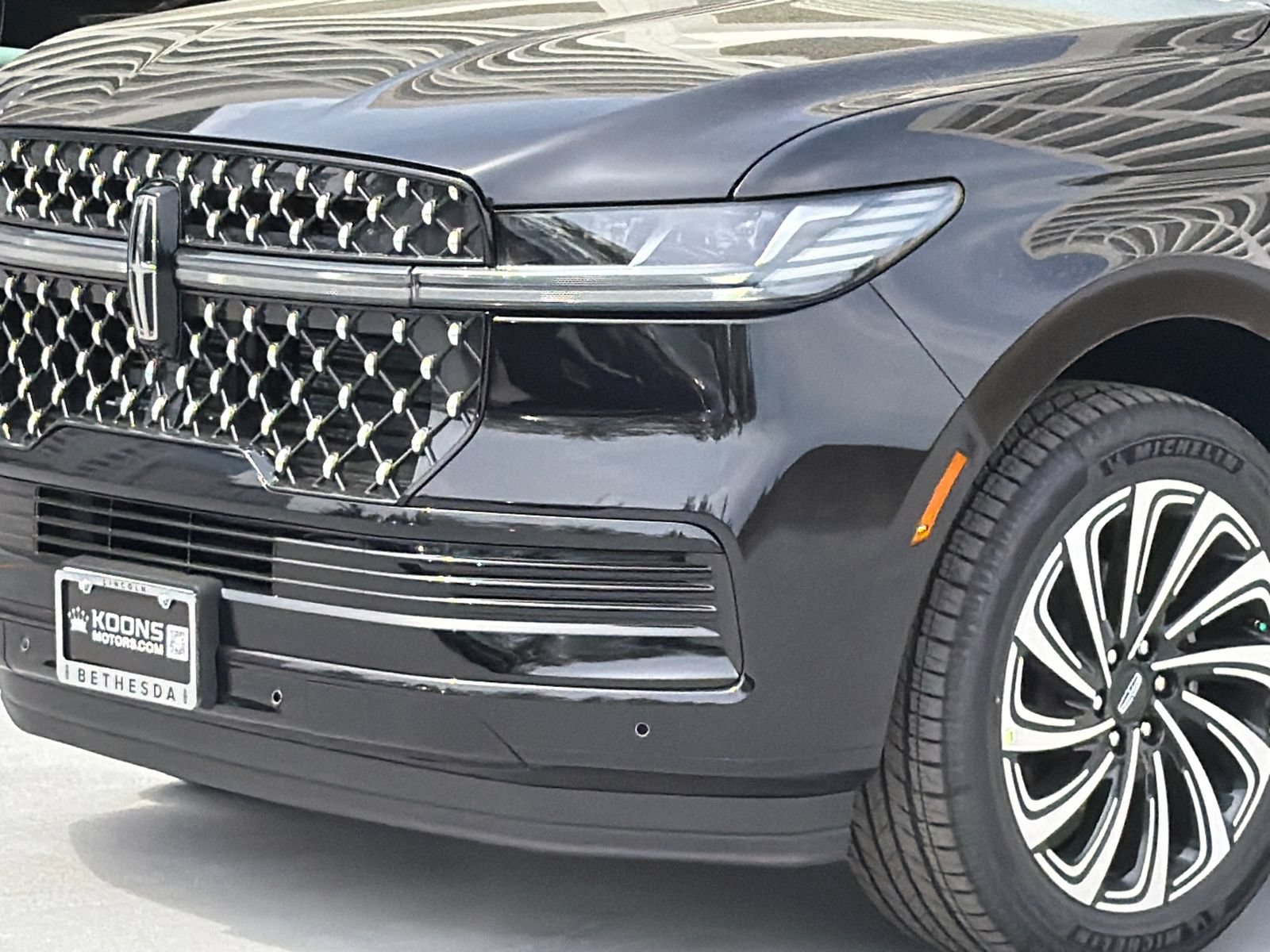New 2026 Lincoln Navigator L Black Label AWD/4WD image 2