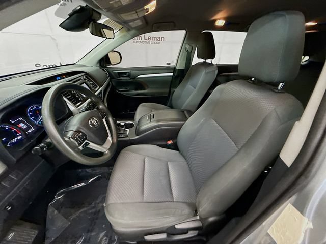 Used 2019 Toyota Highlander LE AWD/4WD image 19