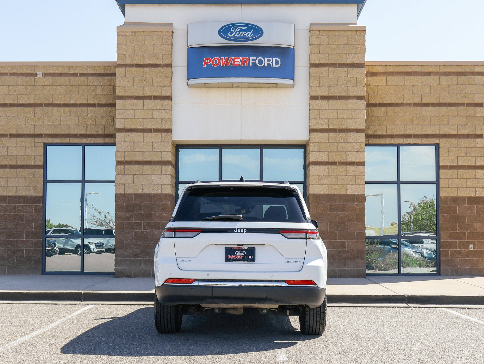 Used 2023 Jeep Grand Cherokee Limited AWD/4WD image 7
