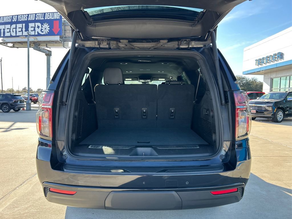 Used 2023 Chevrolet Suburban Z71 w/ Luxury Package AWD/4WD image 12