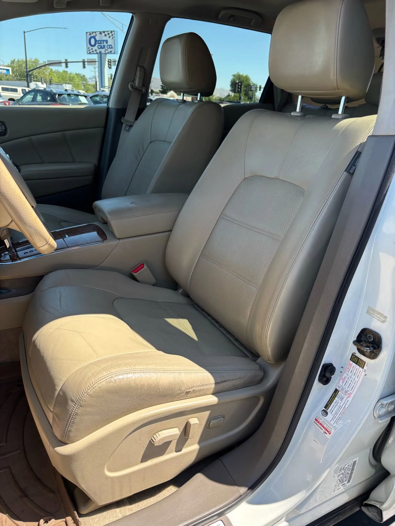 Used 2011 Nissan Murano LE w/ Navigation Pkg image 14