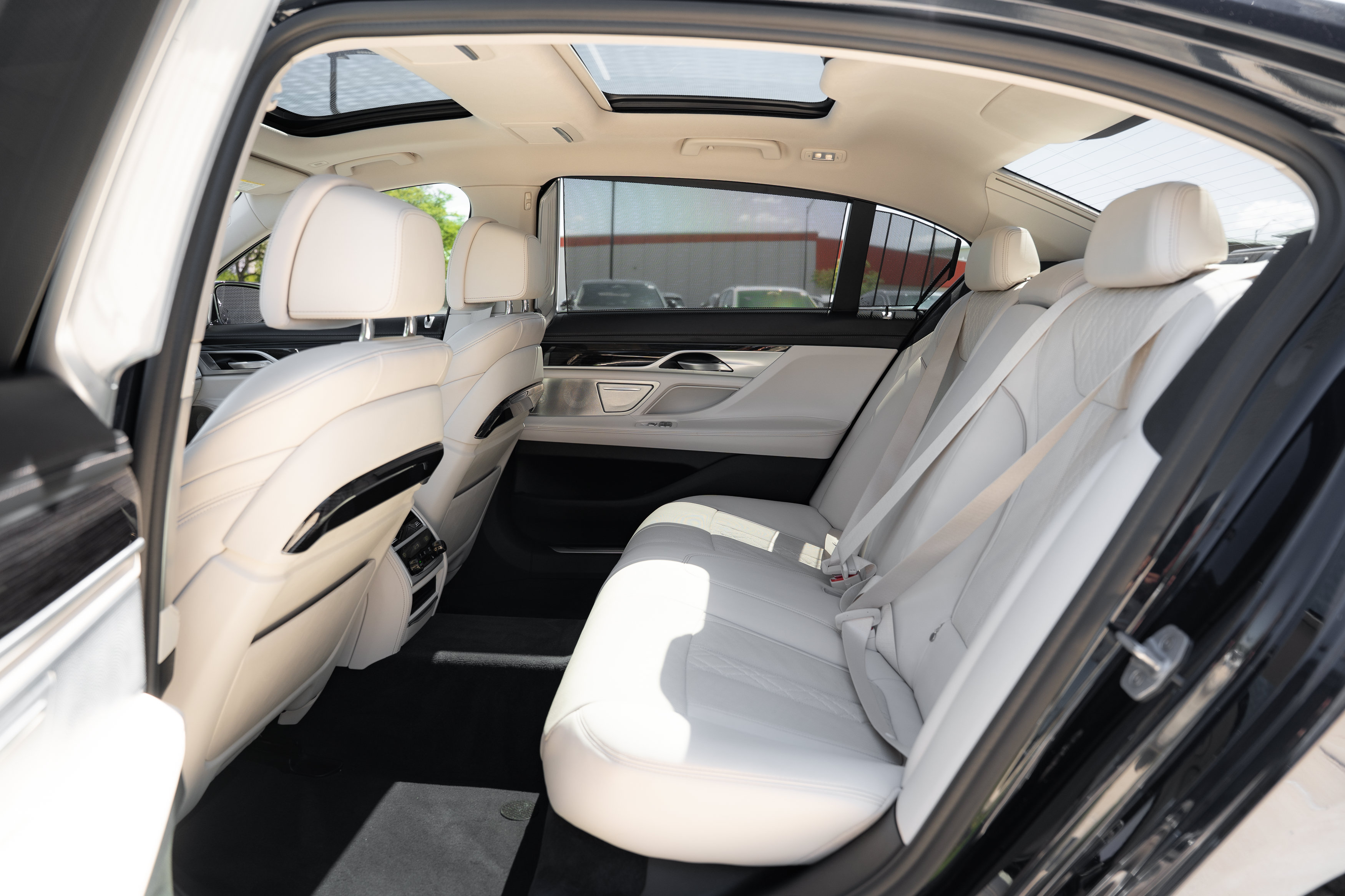 Used 2020 BMW 750i xDrive w/ Autobahn Package AWD/4WD image 24
