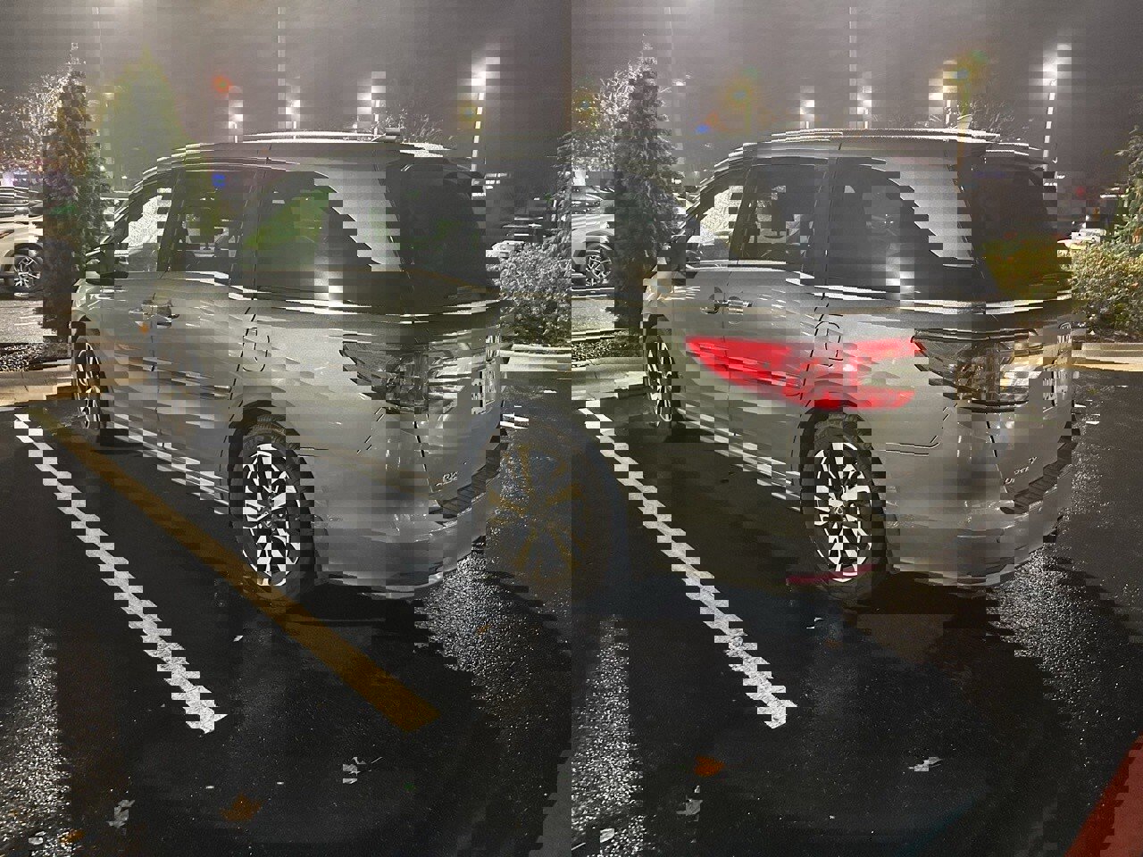 Used 2018 Honda Odyssey Elite image 5