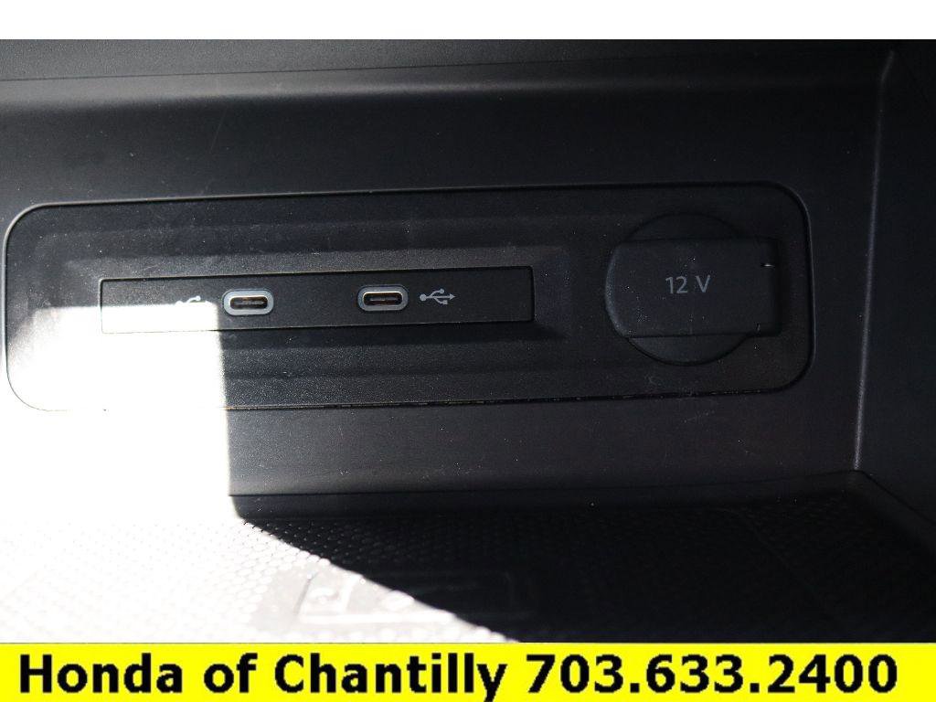 Used 2021 Volkswagen Atlas Cross Sport SE image 17