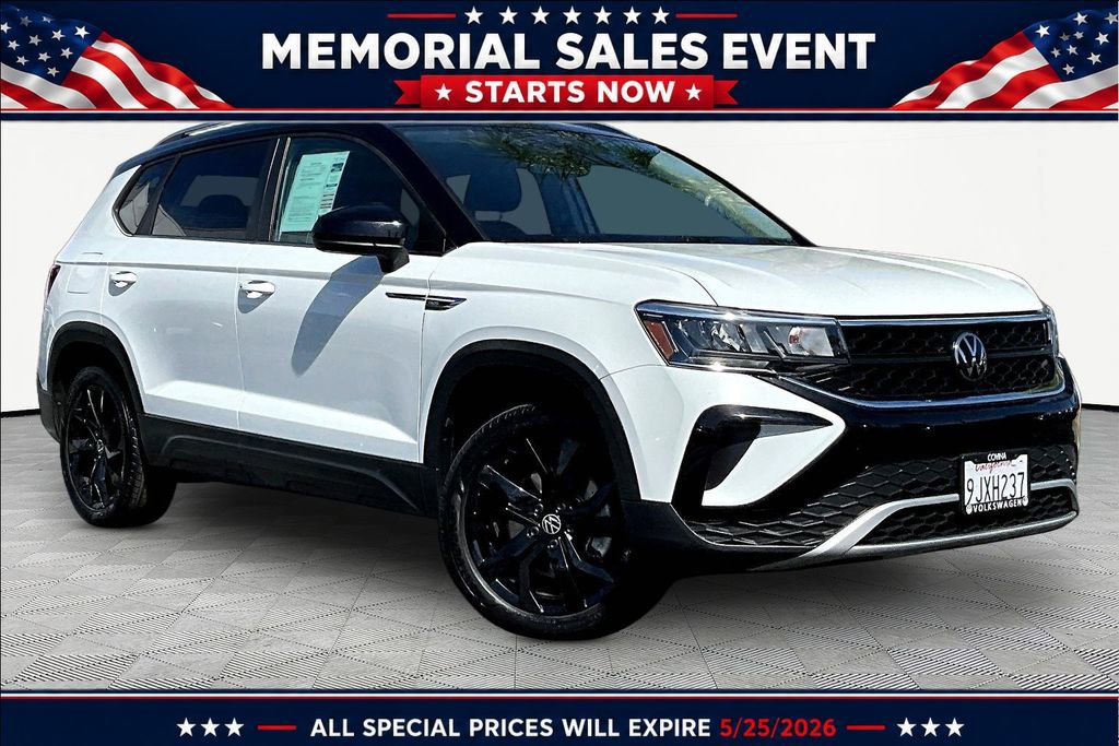 Used 2023 Volkswagen Taos SE w/ Panoramic Sunroof Package FWD image 1