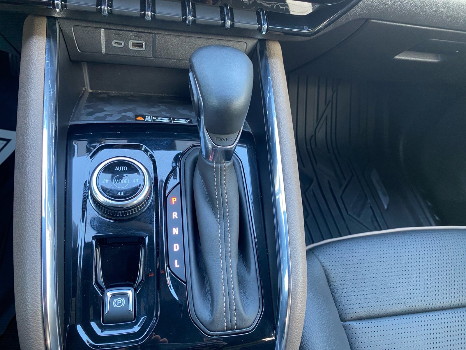 Used 2023 GMC Canyon Denali image 22