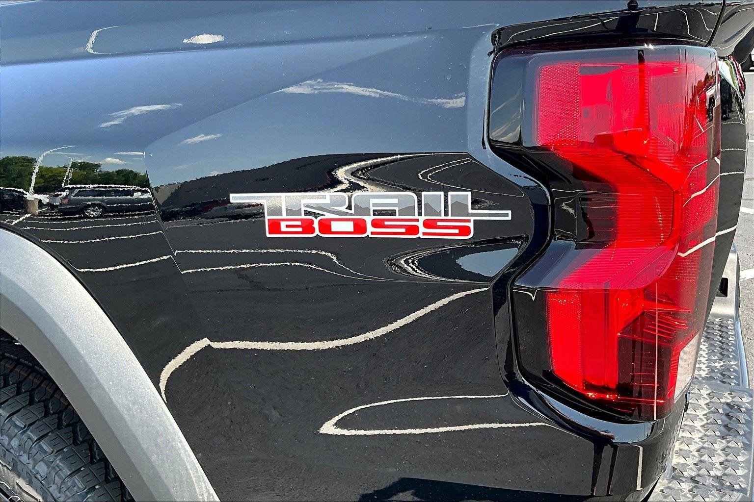 New 2025 Chevrolet Colorado Trail Boss w/ Midnight Edition image 9