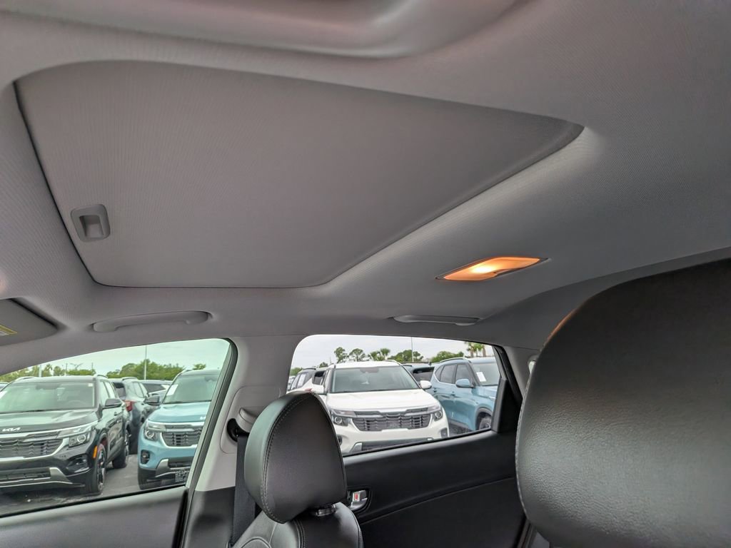 Used 2022 Hyundai Kona Limited FWD image 21