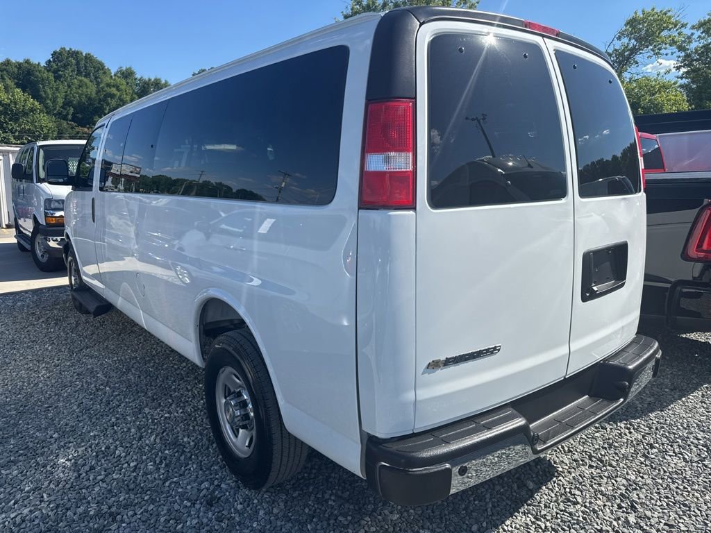 Used 2025 Chevrolet Express 3500 LT w/ LT Preferred Equipment Group RWD image 5