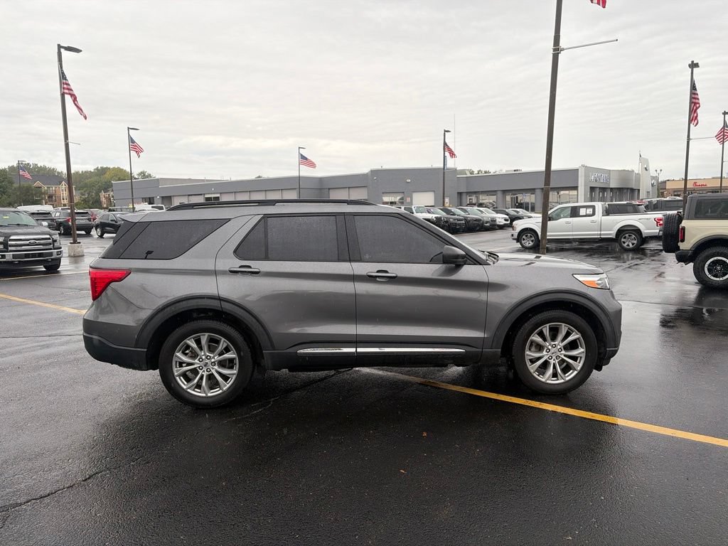 Used 2021 Ford Explorer XLT w/ Equipment Group 202A AWD/4WD image 8