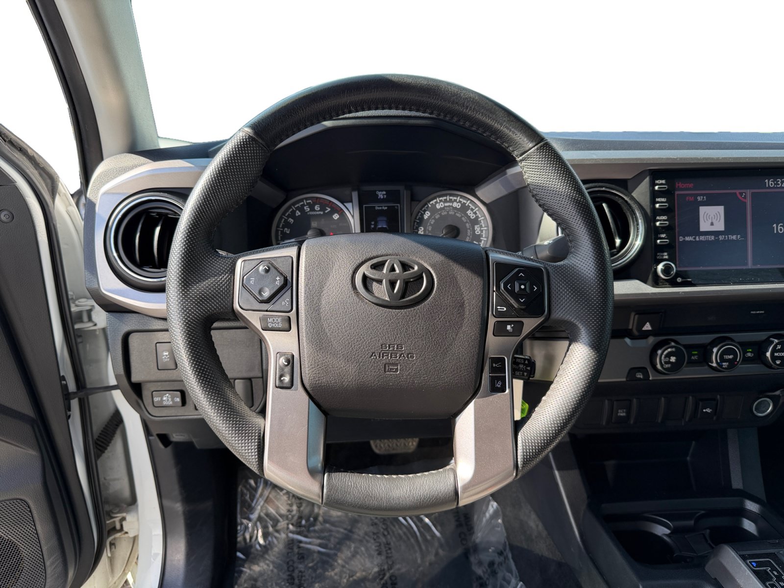 Used 2021 Toyota Tacoma SR5 w/ SR5 Appearance Package (SM) RWD image 12