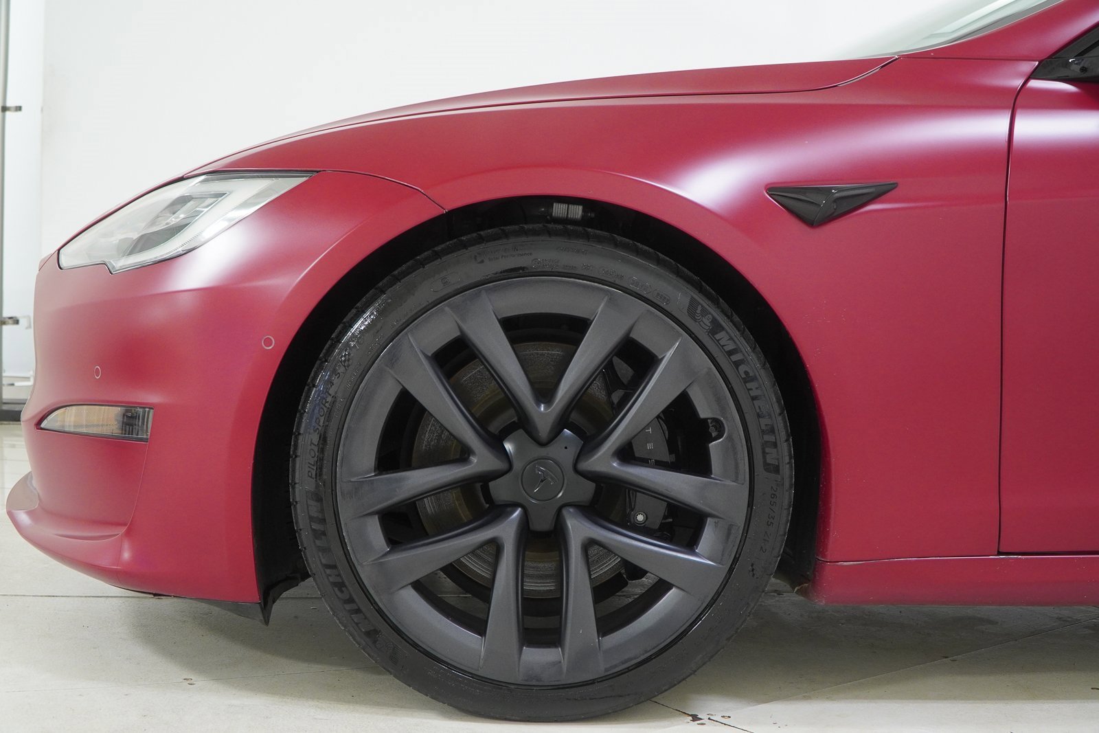 Used 2021 Tesla Model S Plaid image 18