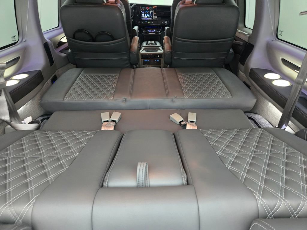 Used 2023 GMC Savana 2500 image 8