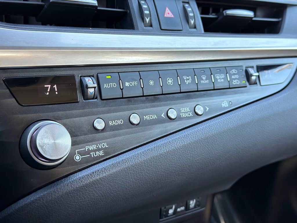 Used 2021 Lexus ES 300h w/ Premium Package image 29
