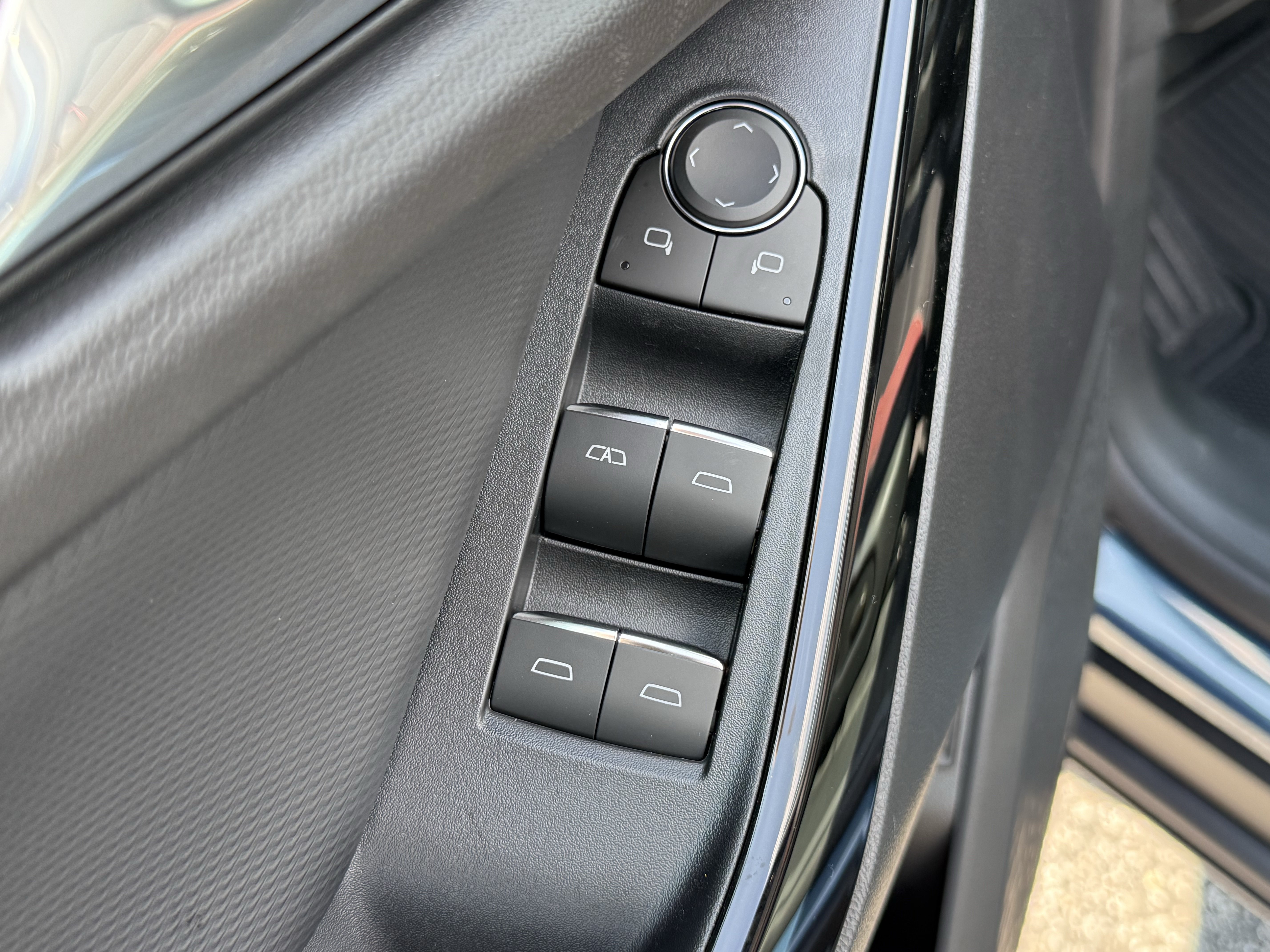 New 2027 Chevrolet Equinox RS w/ Safety and Technology Package FWD image 15