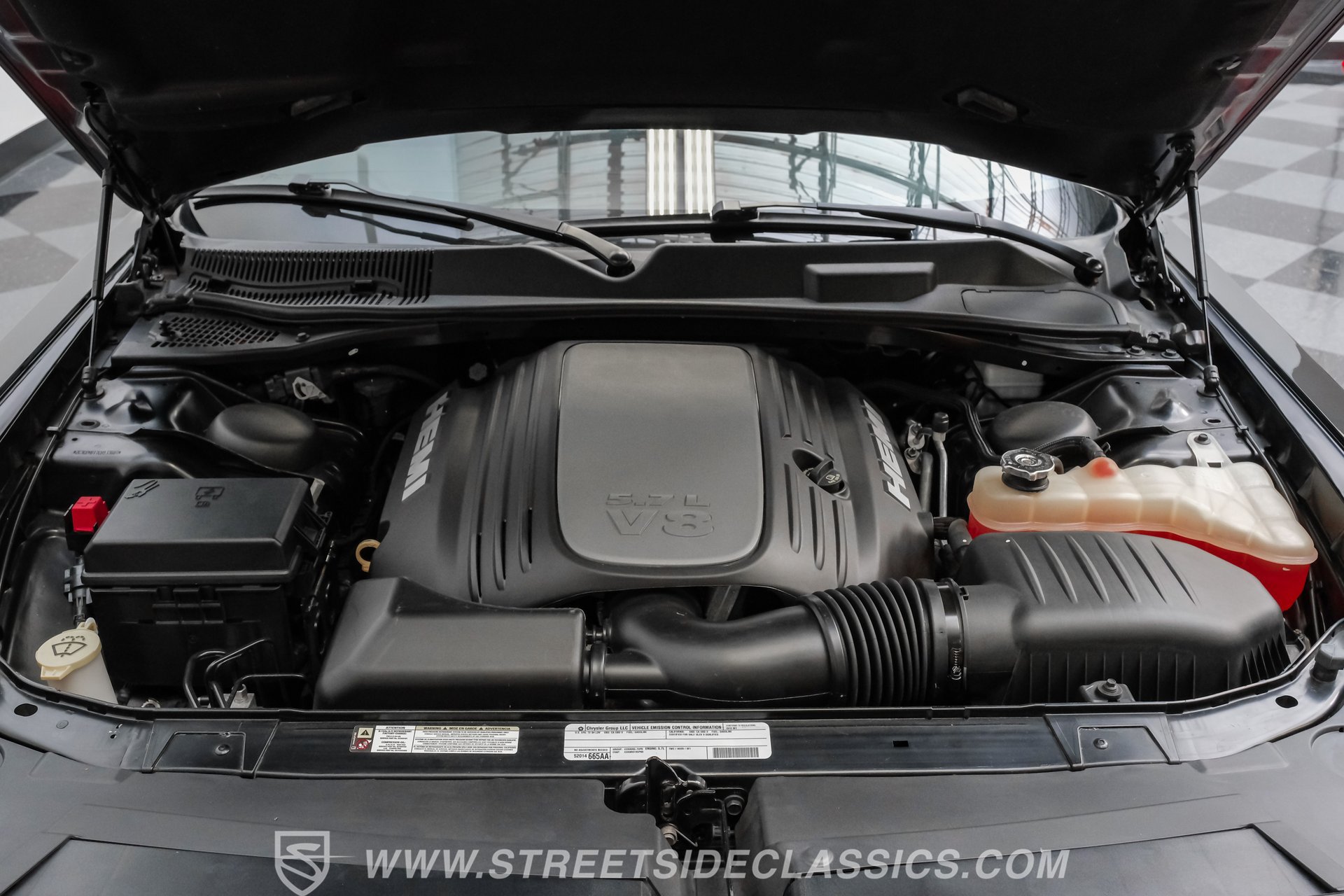 Used 2012 Dodge Challenger R/T RWD image 3