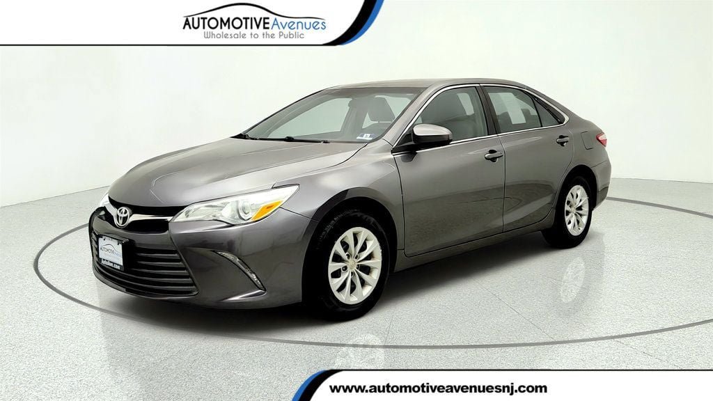 Used 2015 Toyota Camry LE FWD image 1