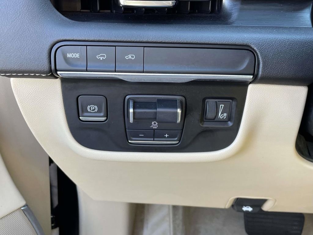 Used 2021 Cadillac Escalade ESV Premium Luxury w/ Driver Assist Tech Package image 22