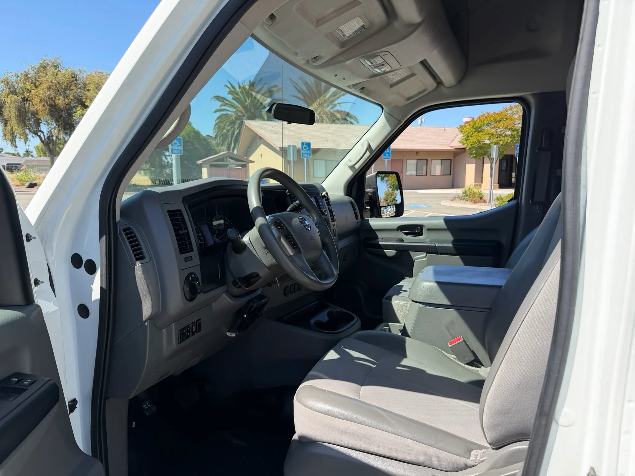 Used 2016 Nissan NV 3500 SV w/ Technology Package RWD image 8