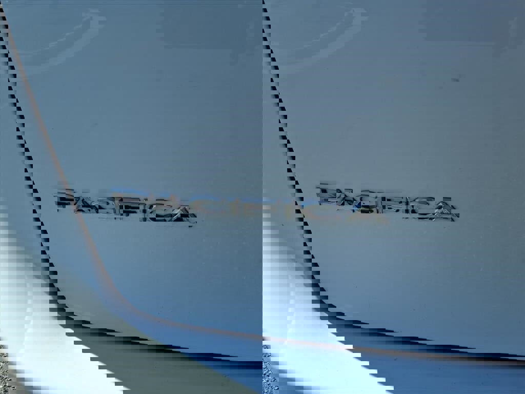 Used 2024 Chrysler Pacifica Select image 9