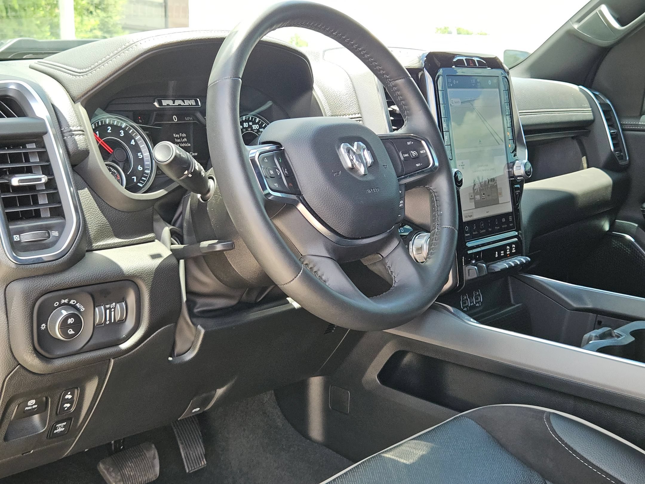 Used 2024 RAM 1500 Laramie AWD/4WD image 10