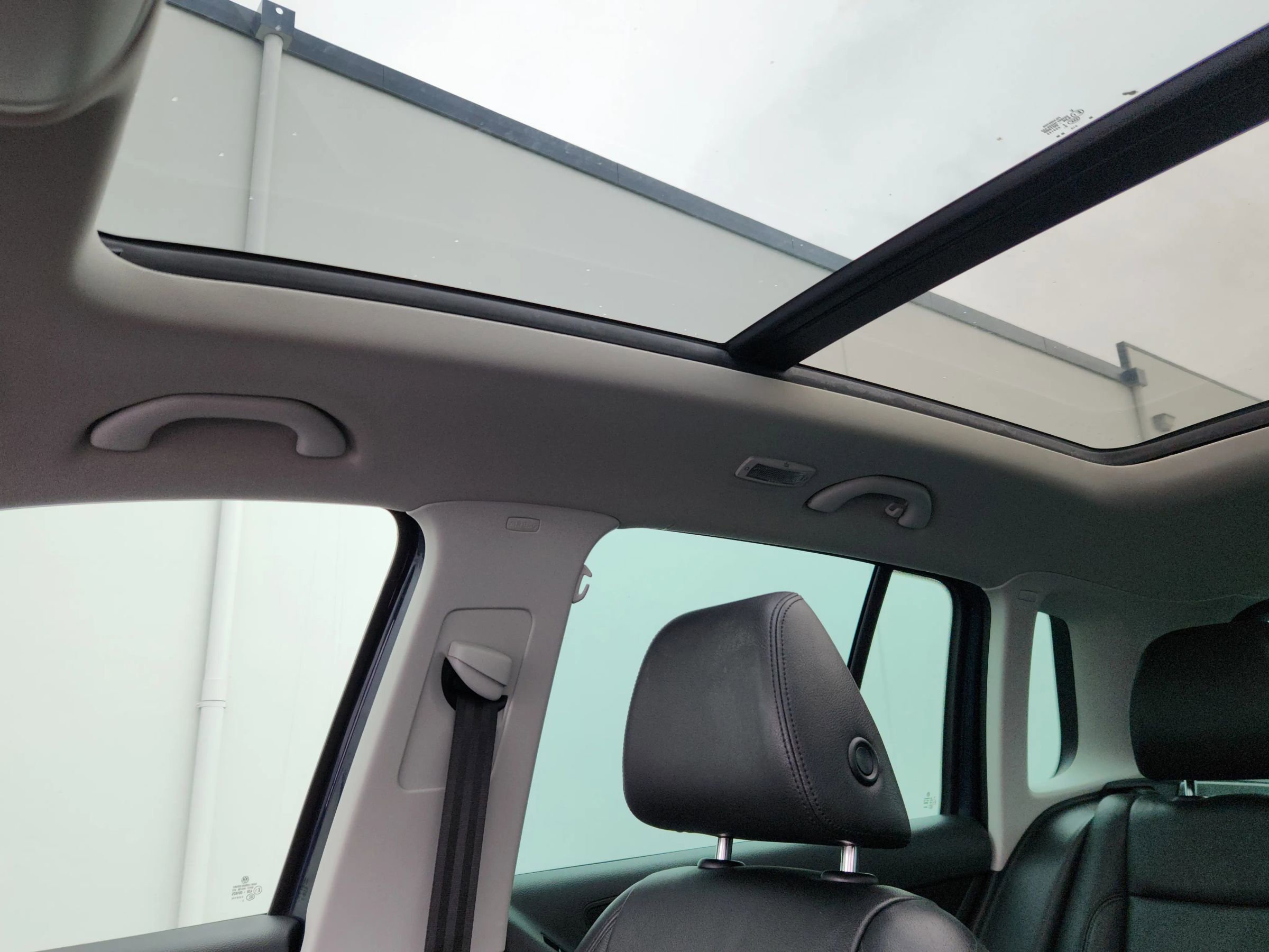 Used 2016 Volkswagen Tiguan SEL image 16