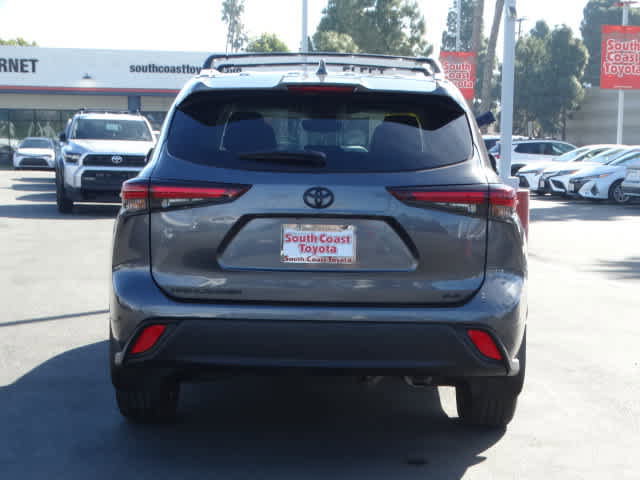 Used 2025 Toyota Highlander XLE image 14