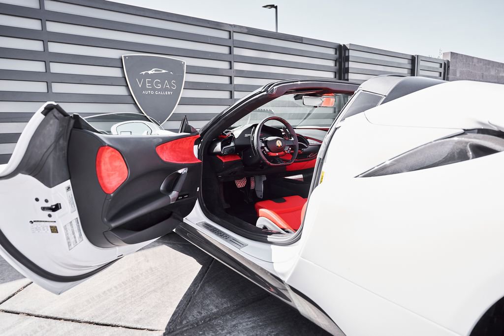 Used 2024 Ferrari SF90 Spider image 35