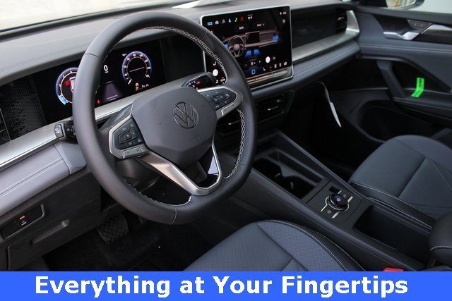 New 2025 Volkswagen Tiguan SE image 2