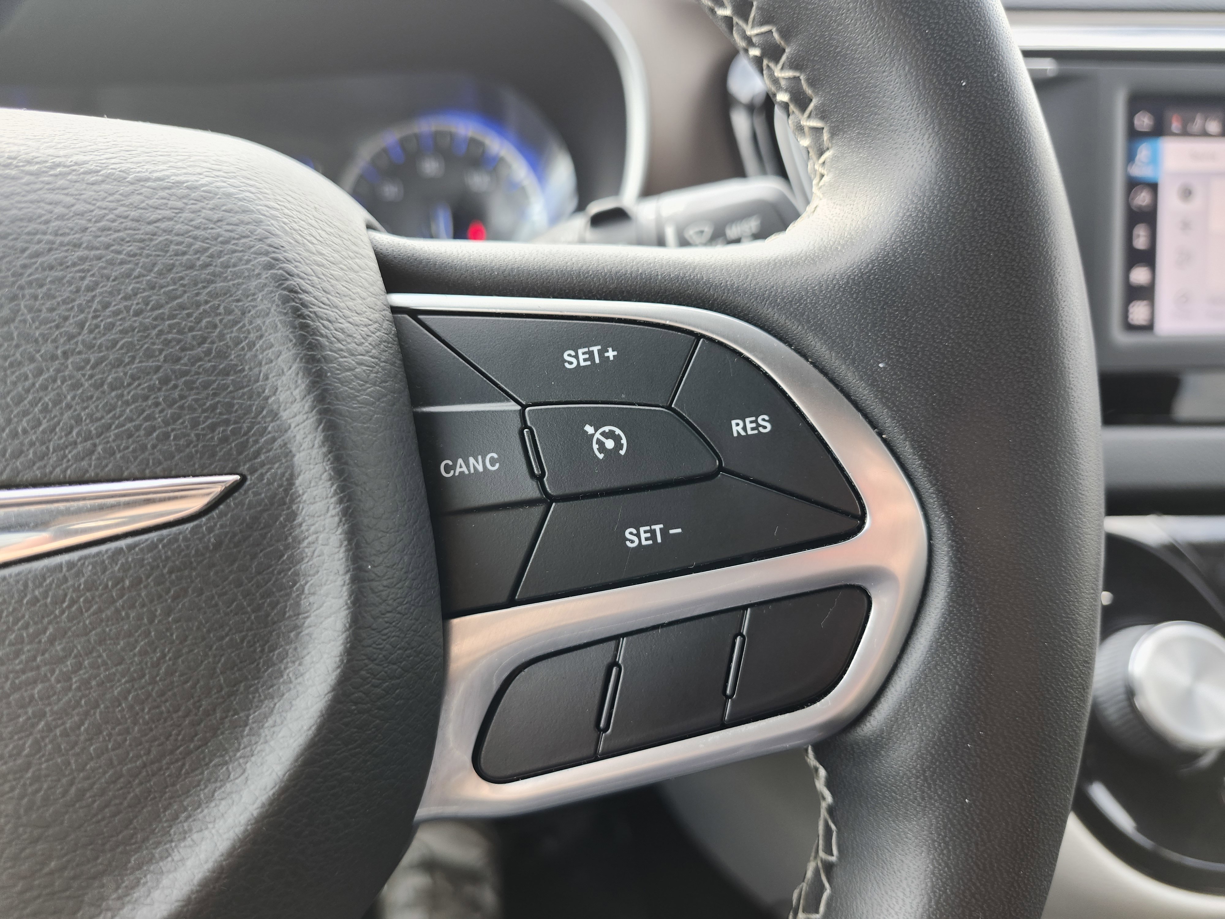 Used 2022 Chrysler Voyager LX image 31