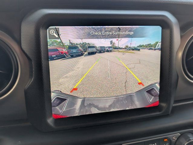 Used 2021 Jeep Gladiator Sport image 17