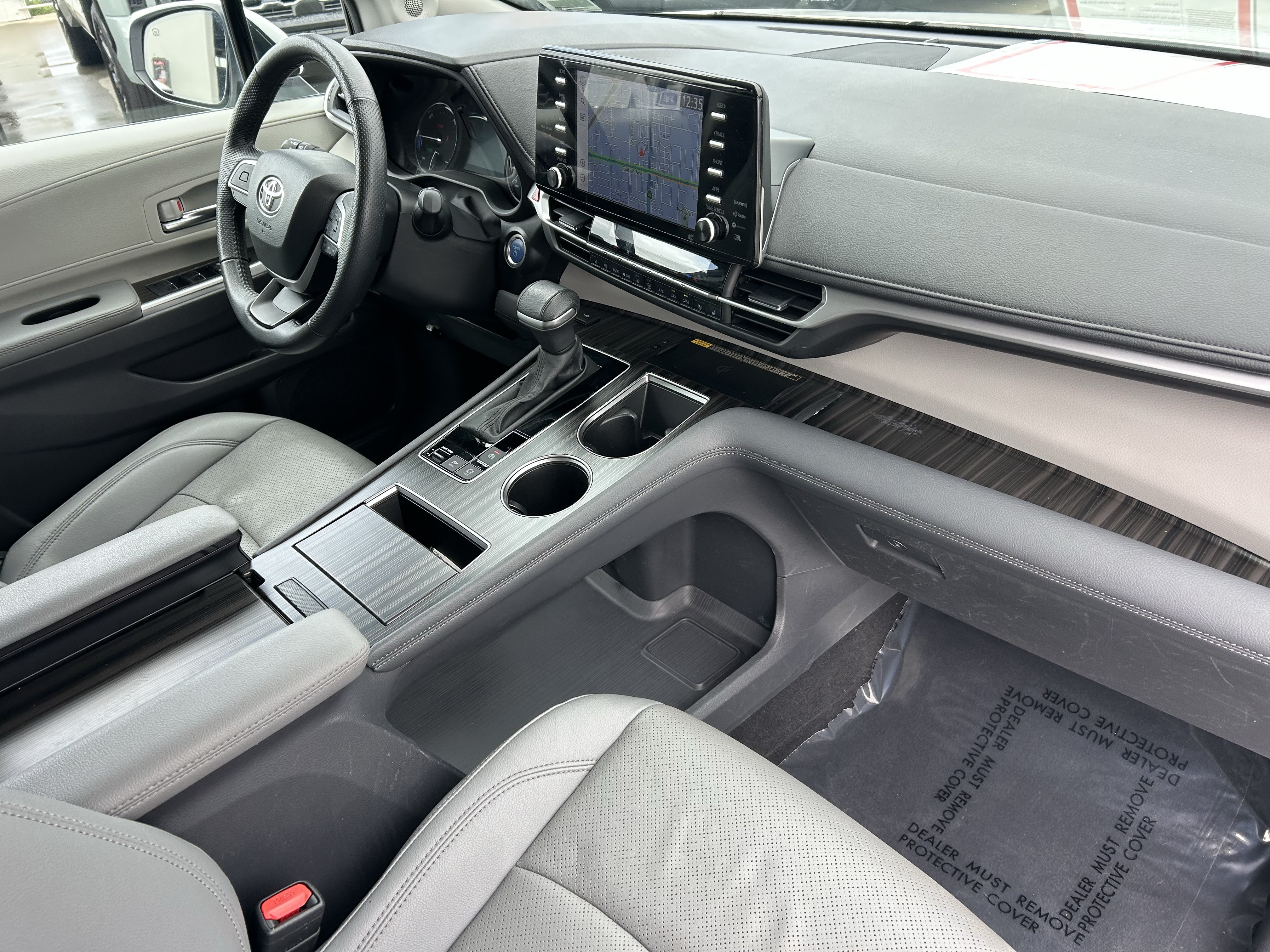 Certified 2024 Toyota Sienna Limited FWD image 9