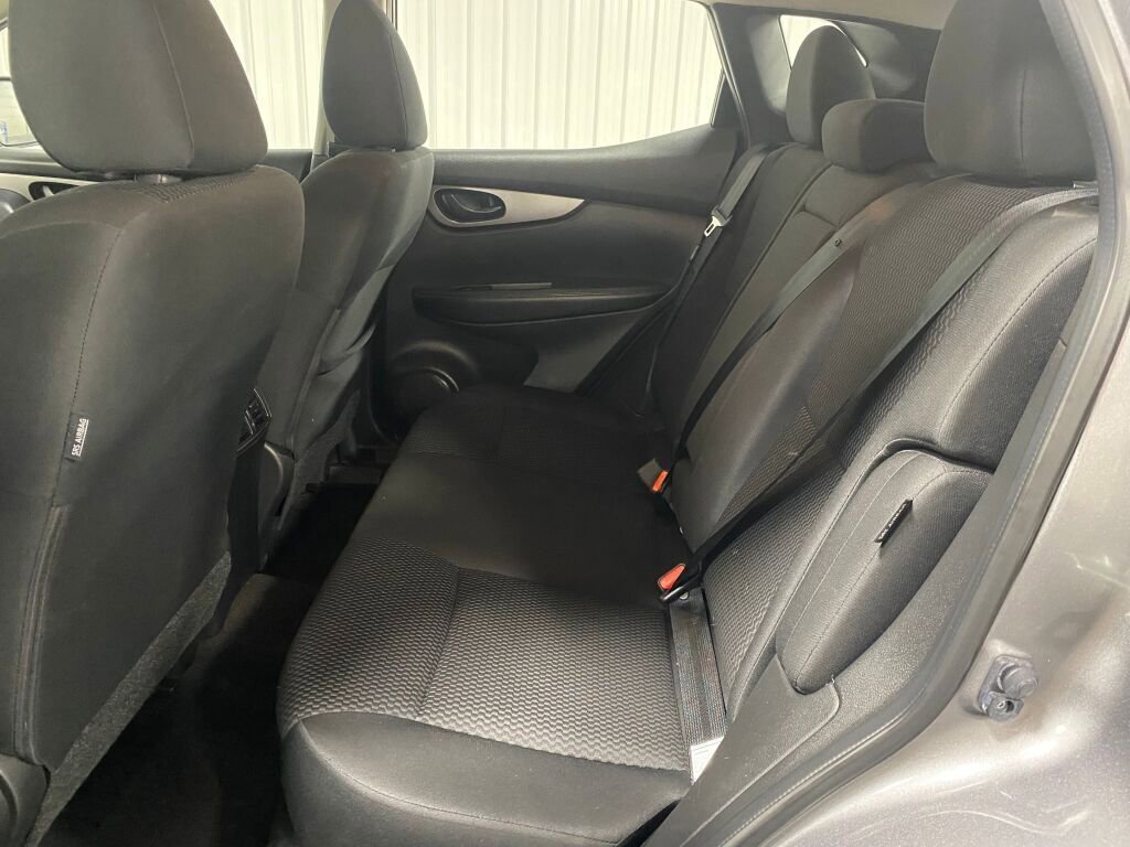 Used 2020 Nissan Rogue Sport S image 6