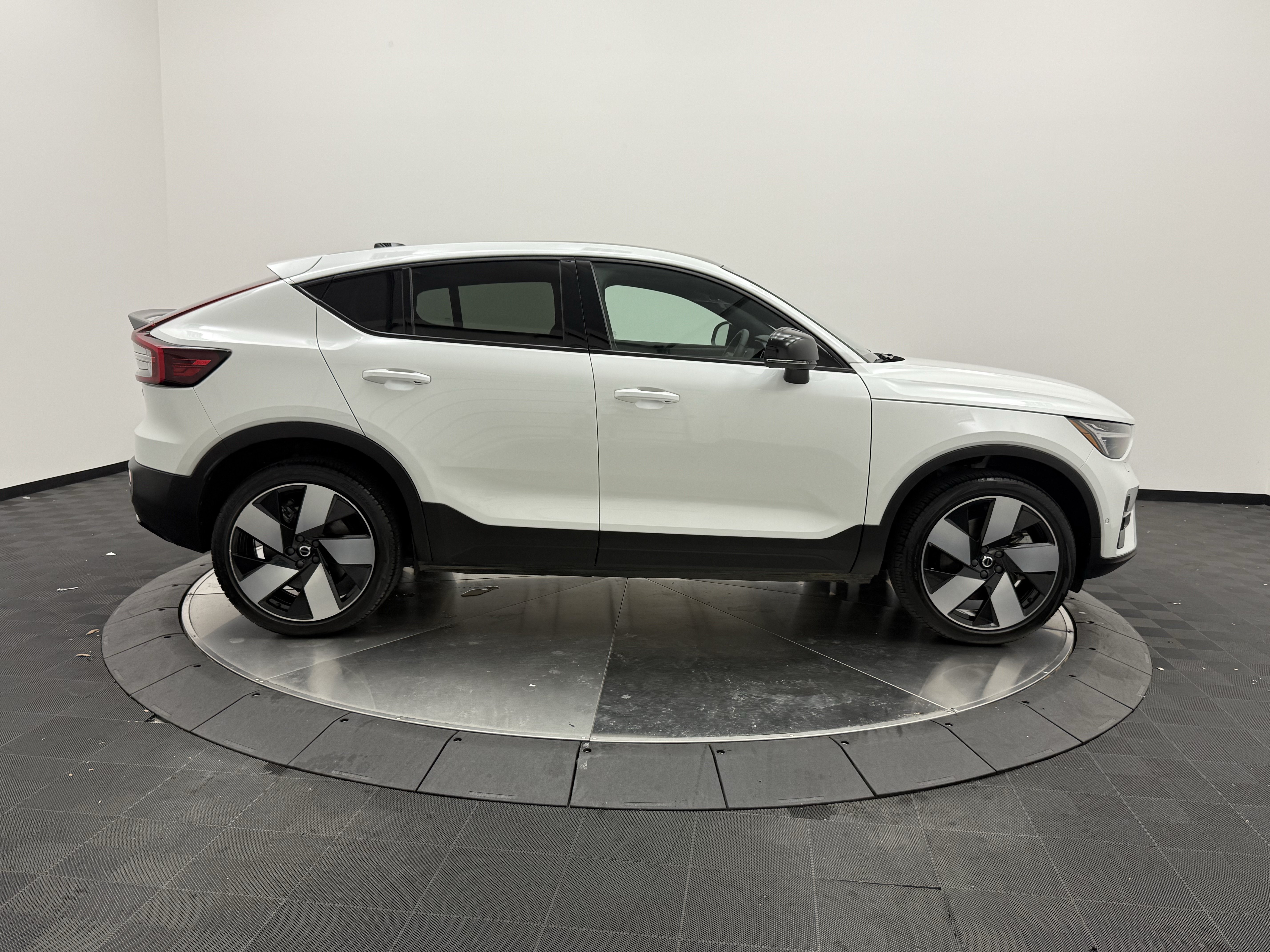 Certified 2023 Volvo C40 P8 Recharge Ultimate AWD/4WD image 8