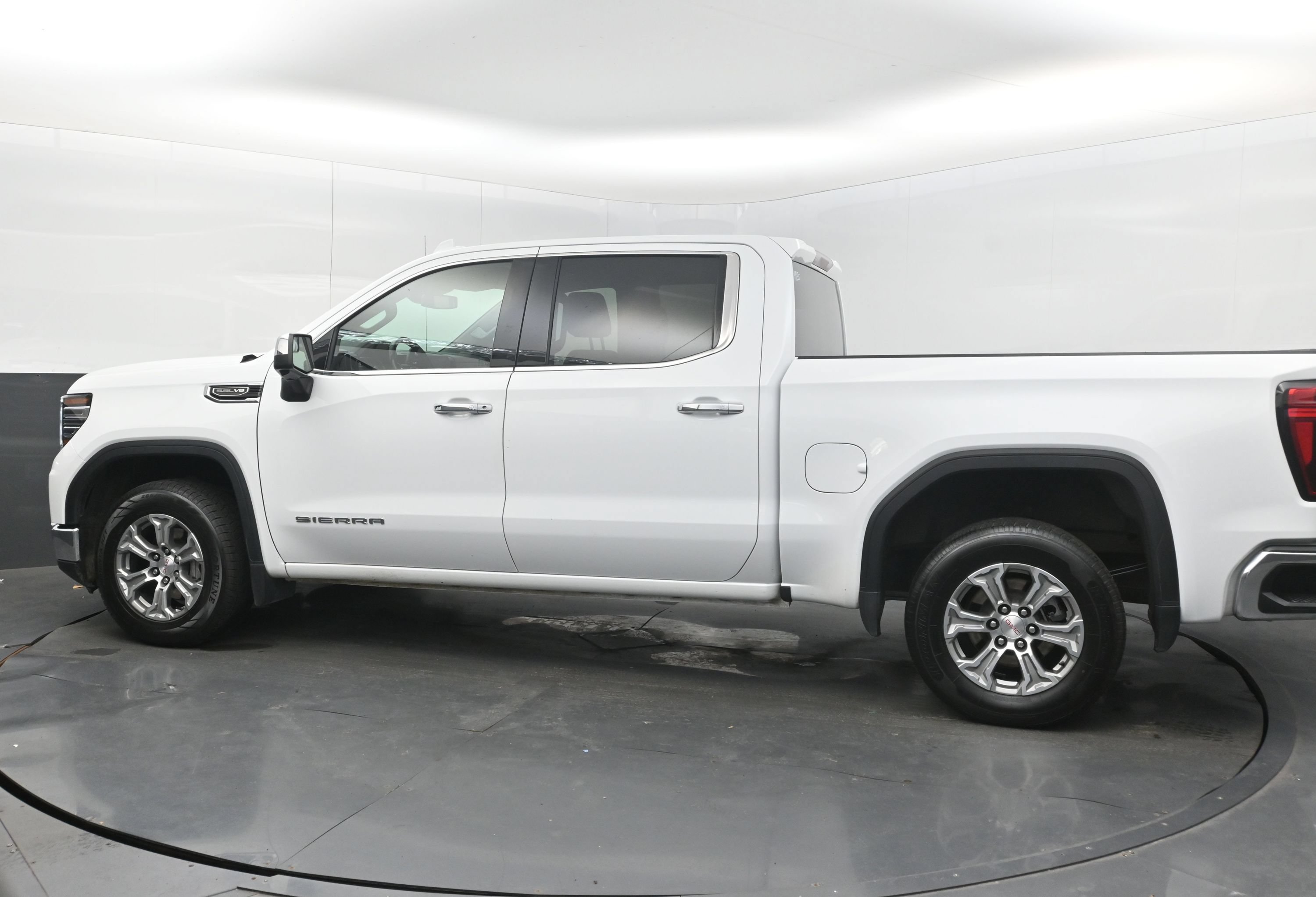 Used 2025 GMC Sierra 1500 SLT RWD image 7