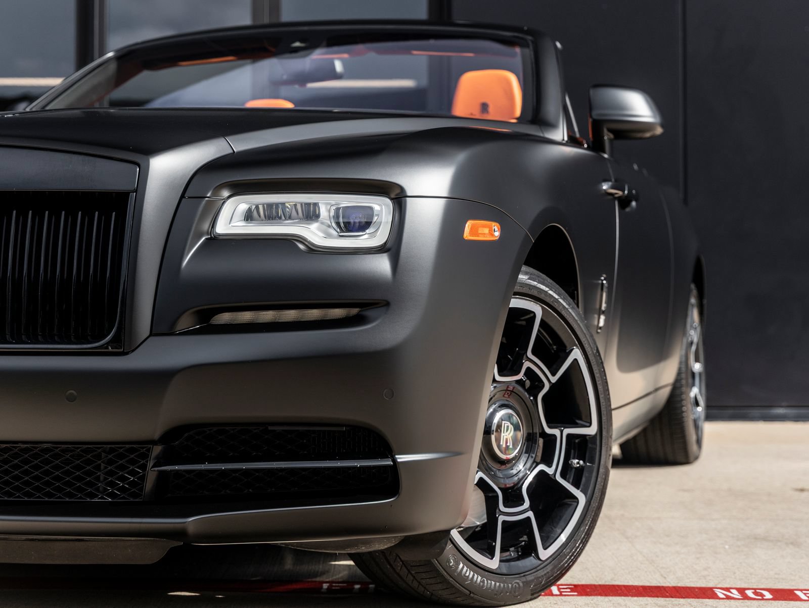 Used 2016 Rolls-Royce Dawn RWD image 18