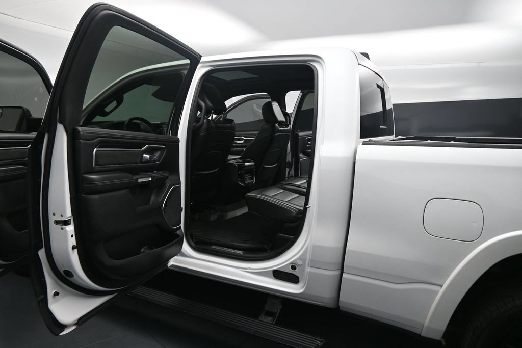 Used 2022 RAM 1500 Laramie AWD/4WD image 18